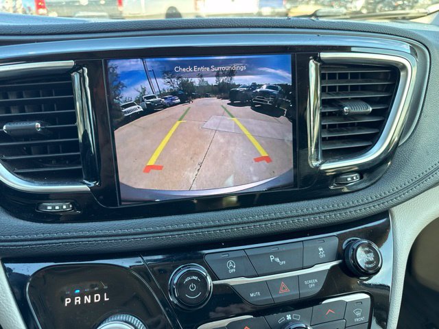 Used 2020 Chrysler Pacifica Limited FWD image 32