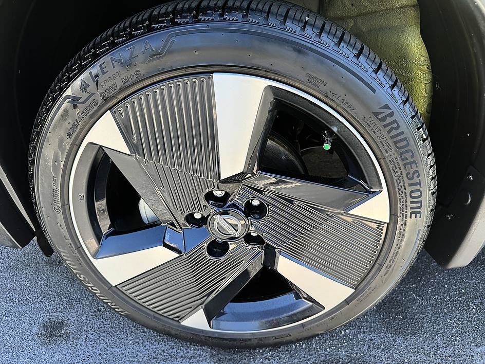 Used 2025 Nissan Kicks SR AWD/4WD image 27