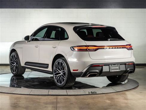 Used 2024 Porsche Macan image 3