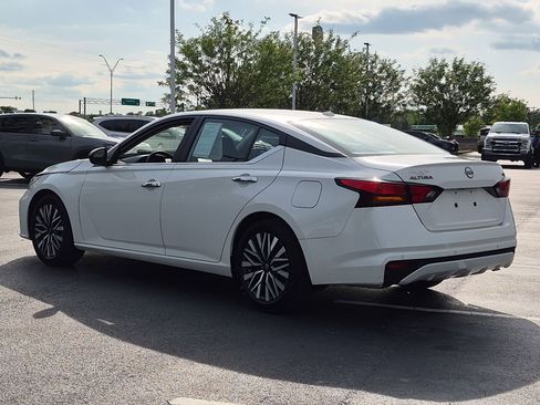 Used 2024 Nissan Altima 2.5 SV FWD image 5