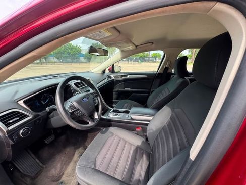 Used 2018 Ford Fusion SE w/ Fusion SE Technology Package image 9