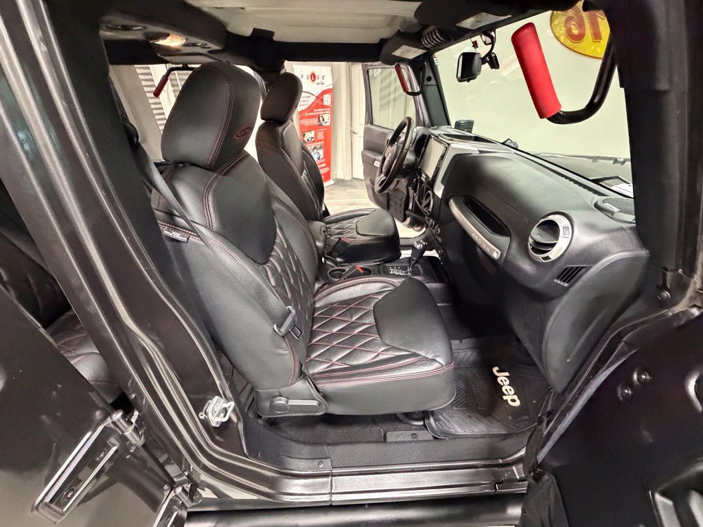 Used 2016 Jeep Wrangler Unlimited Rubicon w/ Connectivity Group AWD/4WD image 45