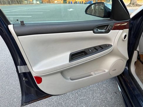 Used 2009 Chevrolet Impala LT w/ Luxury Edition Package image 10