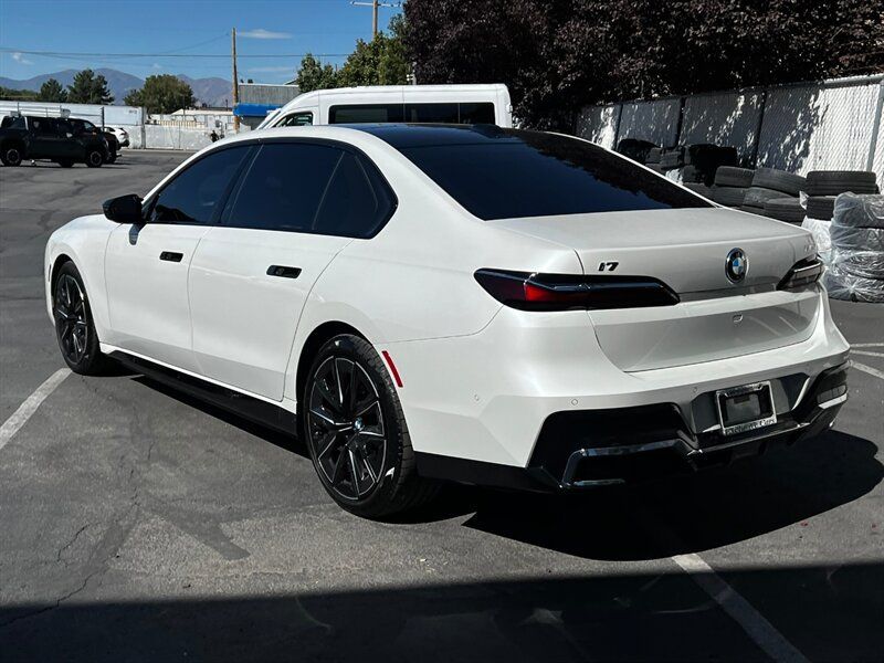 Used 2024 BMW i7 M70 AWD/4WD image 5