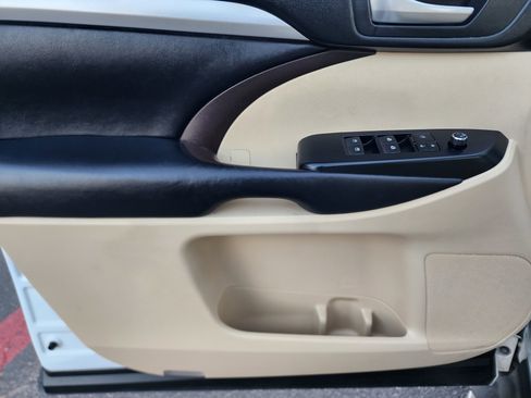 Used 2018 Toyota Highlander XLE image 21