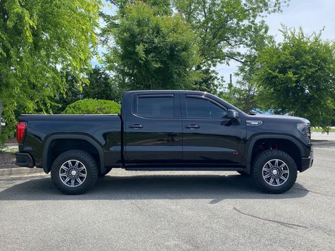 Used 2024 GMC Sierra 1500 AT4 w/ AT4 Premium Package AWD/4WD image 3