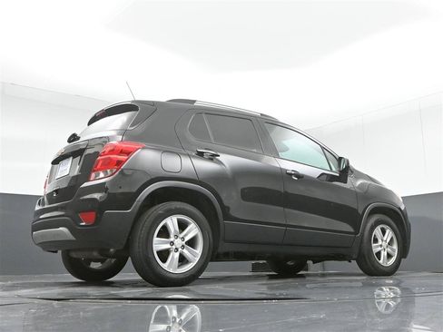 Used 2021 Chevrolet Trax LT w/ Driver Confidence Package FWD image 21