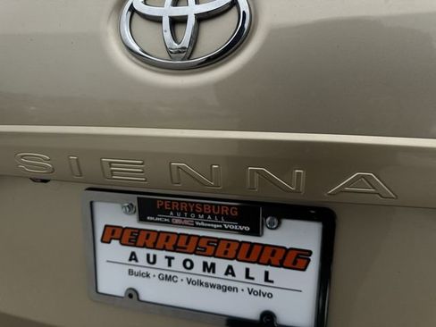 Used 2012 Toyota Sienna LE w/ Towing Pkg FWD image 30