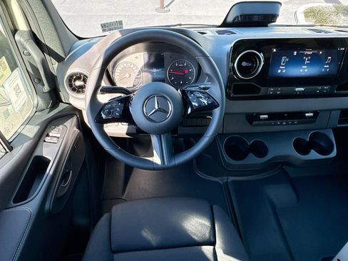 New 2025 Mercedes-Benz Sprinter 2500 image 21