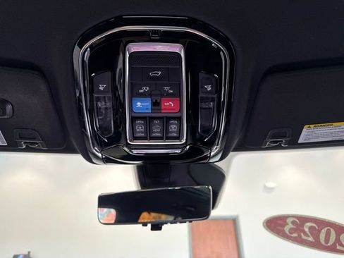 Used 2023 Jeep Grand Cherokee Overland w/ Adv Protech Group III AWD/4WD image 35