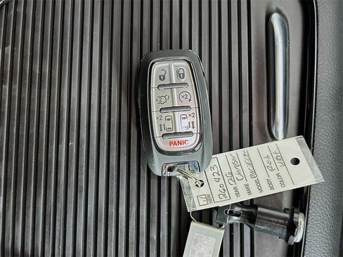 New 2026 Chrysler Pacifica Limited w/ Uconnect Theater Family Group image 20