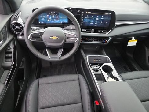 New 2026 Chevrolet Equinox LT w/ Convenience Package II image 3