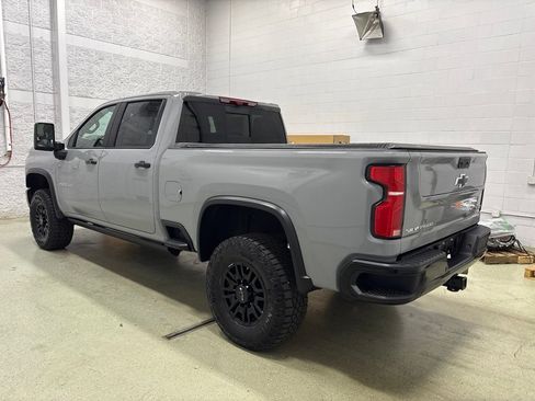 Used 2025 Chevrolet Silverado 2500 ZR2 w/ Technology Package AWD/4WD image 7