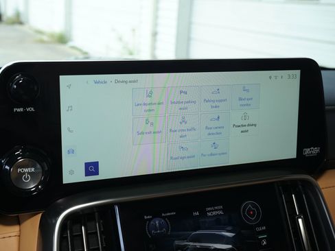 Used 2026 Lexus LX 700h Luxury image 15