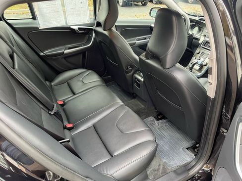 Used 2015 Volvo V60 T5 Platinum image 24