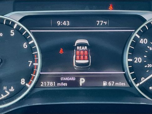 Used 2024 Nissan Pathfinder SL FWD image 12