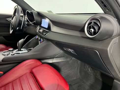 Used 2022 Alfa Romeo Giulia Veloce image 33