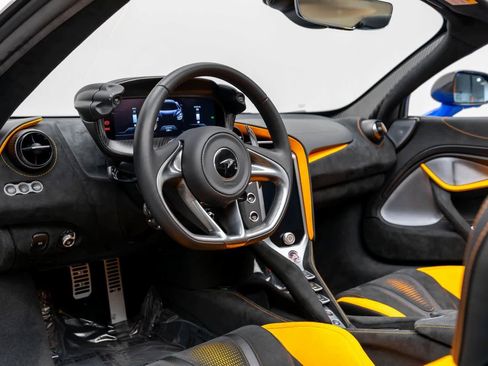 Used 2024 McLaren 750S Spider image 2