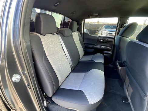 Used 2021 Toyota Tacoma TRD Sport image 31