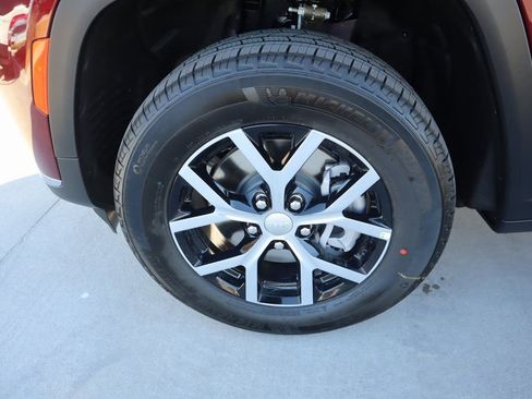 New 2025 Jeep Grand Cherokee L Limited image 18