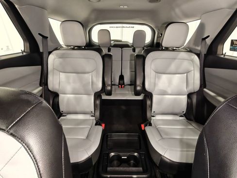 Used 2021 Ford Explorer XLT w/ Equipment Group 202A image 23