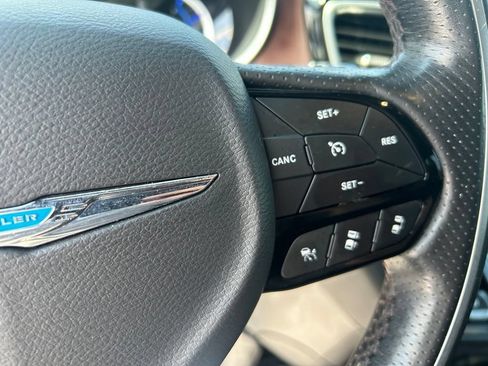 Used 2020 Chrysler Pacifica Limited FWD image 23