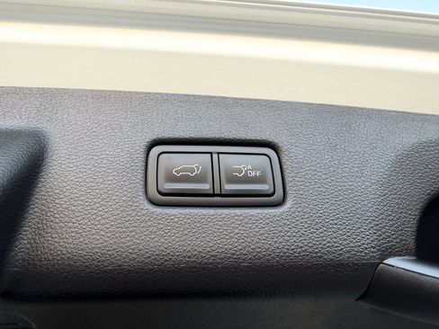 Used 2024 Kia Carnival EX image 40