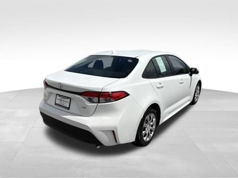 Used 2025 Toyota Corolla LE FWD image 2