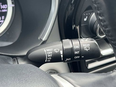 Used 2022 Toyota Highlander XLE AWD/4WD image 32