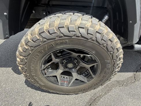 Used 2022 Jeep Gladiator Sport image 9