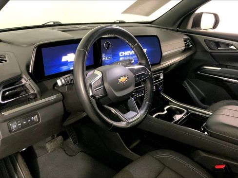 Used 2024 Chevrolet Traverse LT image 14