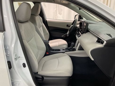 Used 2025 Toyota Corolla Cross L FWD image 25