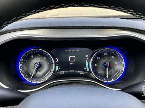 Used 2023 Chrysler Pacifica Limited w/ S Appearance Package image 9