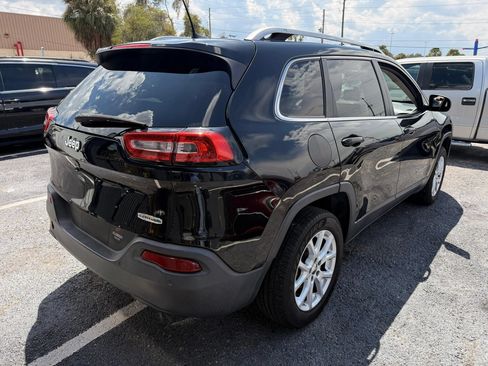 Used 2017 Jeep Cherokee Latitude w/ Safety/Convenience Group FWD image 5