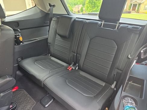 Used 2025 Volkswagen Atlas SEL AWD/4WD image 14