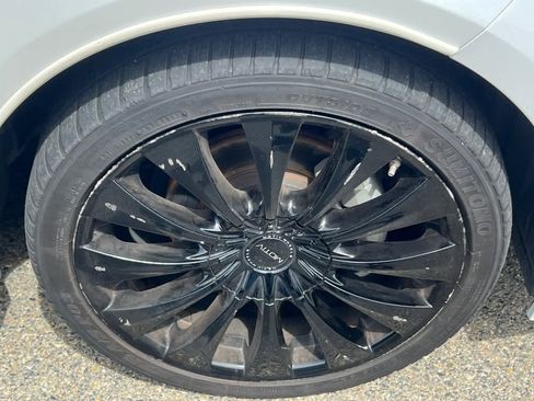 Used 2023 Toyota Corolla SE w/ Carpet Mat Package (TMS) FWD image 15