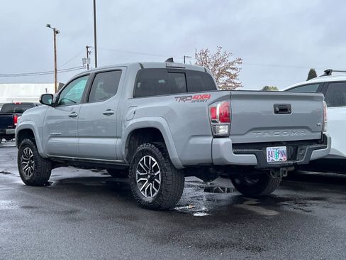 Used 2020 Toyota Tacoma TRD Sport image 6