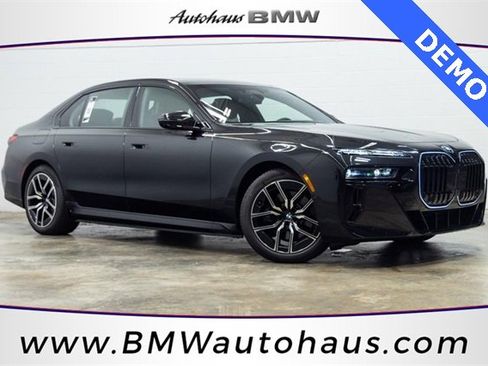 Used 2025 BMW i7 xDrive60 w/ Executive Package image 1