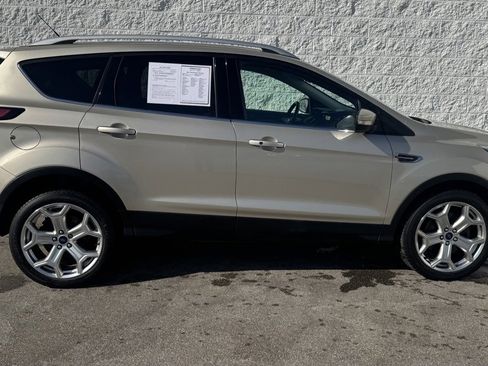 Used 2017 Ford Escape Titanium image 3
