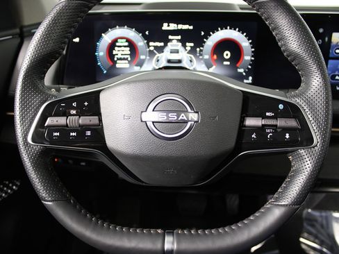 Used 2023 Nissan Ariya FWD image 5