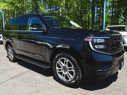 Used 2025 Ford Expedition Active AWD/4WD image 3