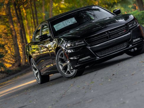 Used 2017 Dodge Charger SXT w/ Plus Group RWD image 23