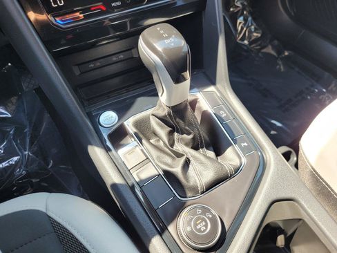 Certified 2025 Volkswagen Taos SE AWD/4WD image 25
