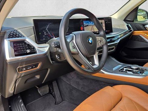 Used 2024 BMW X7 xDrive40i w/ Premium Package AWD/4WD image 9