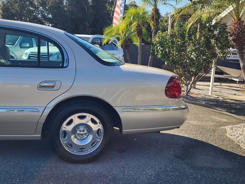 Used 2001 Lincoln Continental image 12