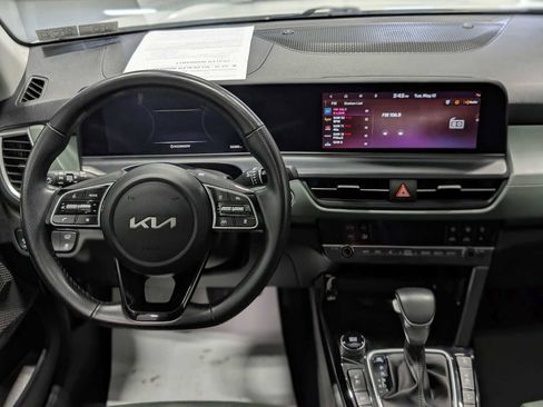 Certified 2024 Kia Seltos SX w/ SX Sunroof Package AWD/4WD image 5