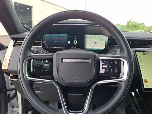 Used 2025 Land Rover Range Rover Sport AWD/4WD image 19