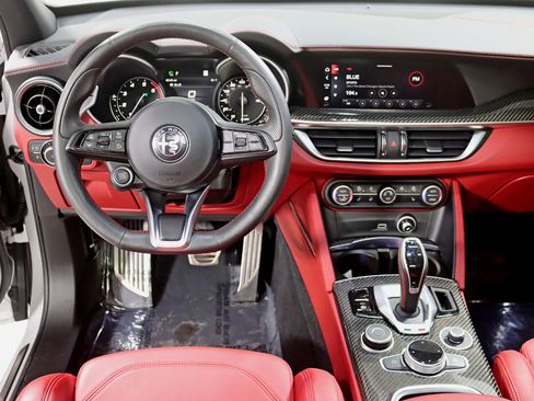 Used 2021 Alfa Romeo Stelvio Ti Sport image 15