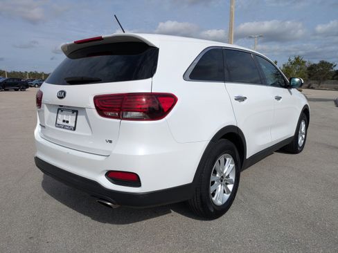 Used 2020 Kia Sorento LX image 5