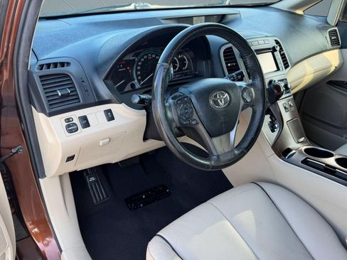 Used 2013 Toyota Venza XLE FWD image 4